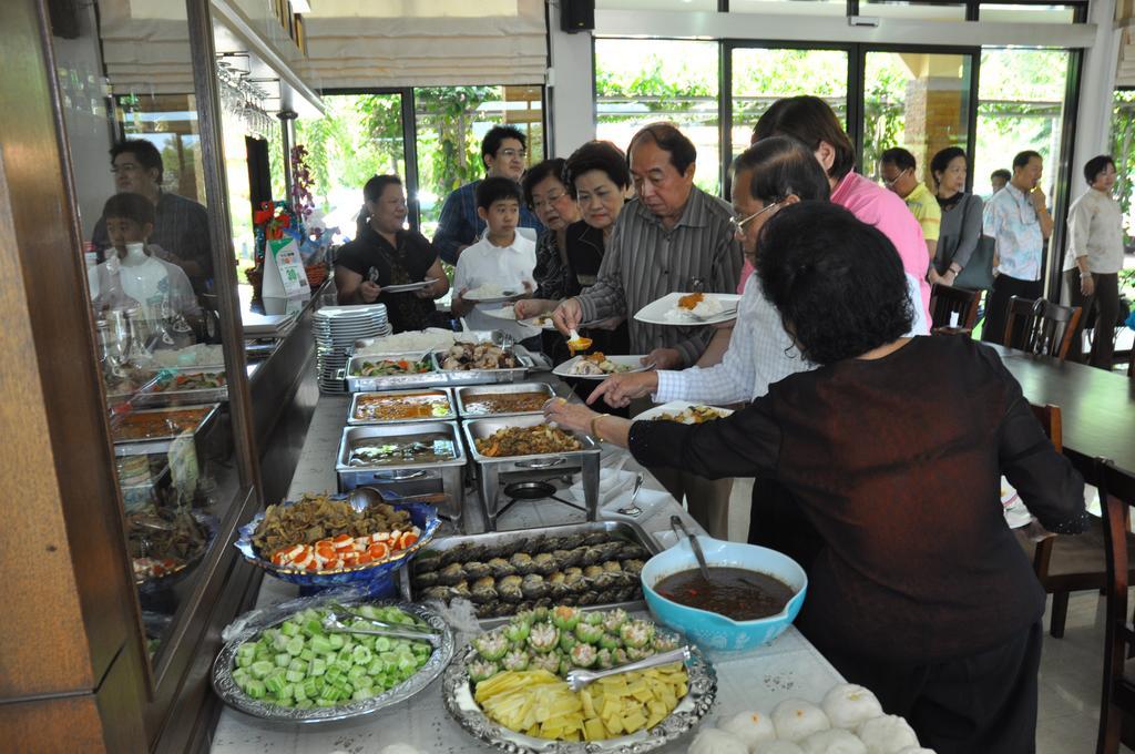 Maeklong Marina Resort Ratchaburi Eksteriør bilde